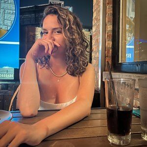 Meet your Posher, Hana